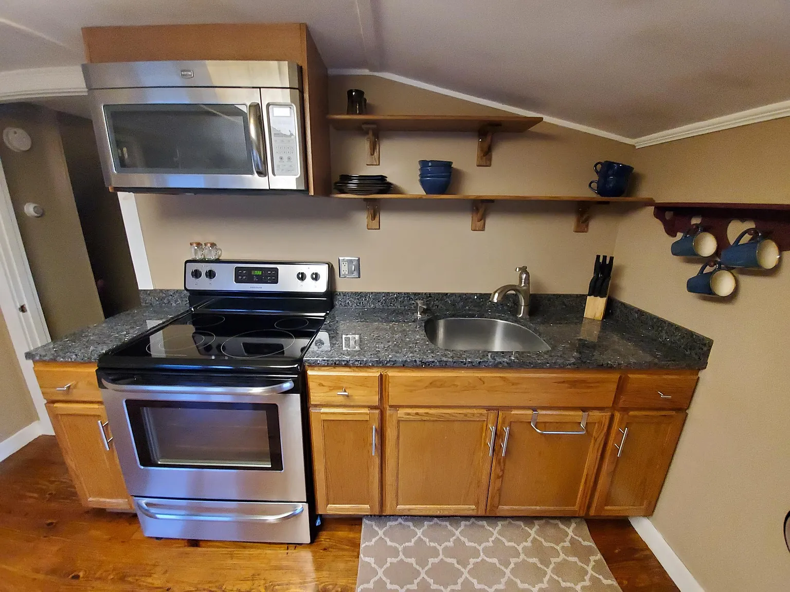 391 Main St — Photo 2