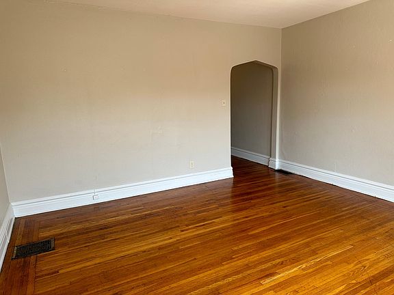 4th image of 818 Elmwood Ave