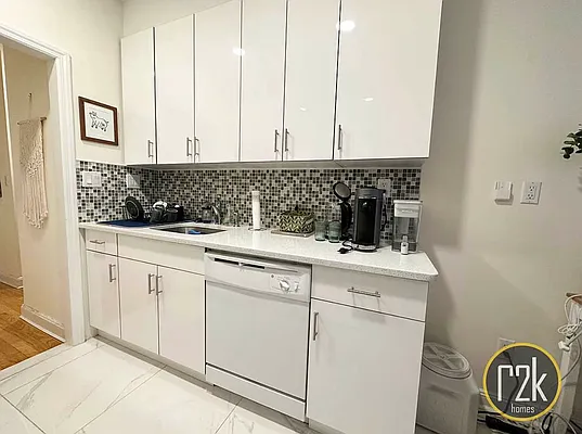 Rented by Realty 2000 Corp | media 7