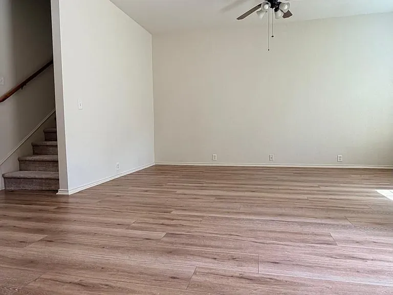 2205 Stoneleigh Pl — Photo 19