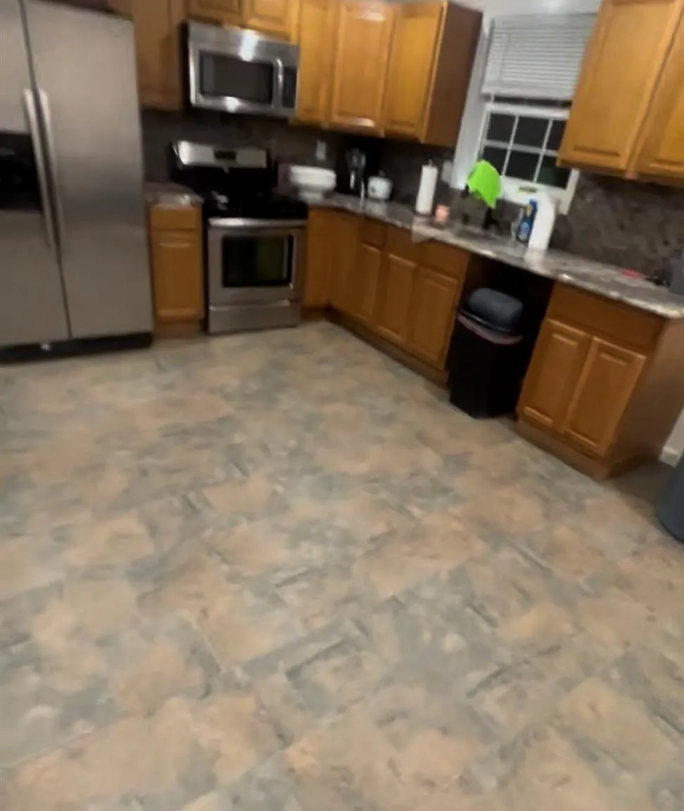 3 bed, 1.5 bath, 2492 sqft, $4,000 — Photo 2