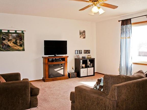 5th image of 313 6th St NW