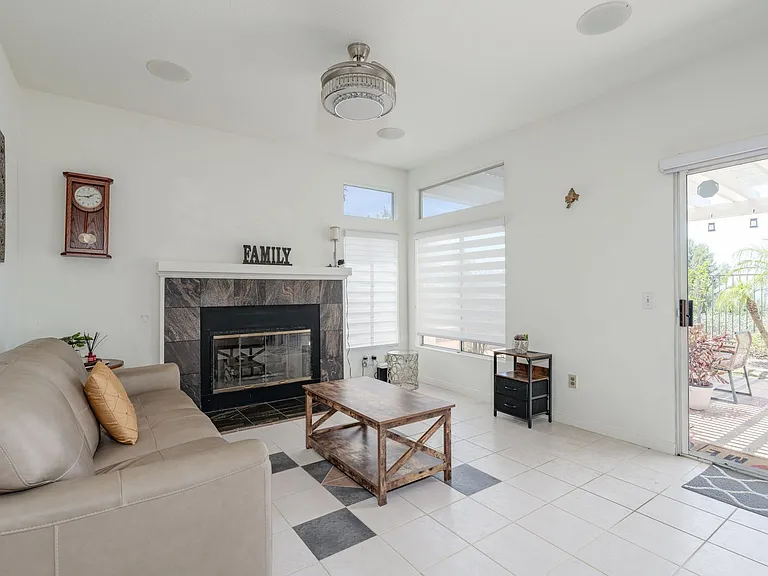 1011 S Mountcrest Ct — Photo 14