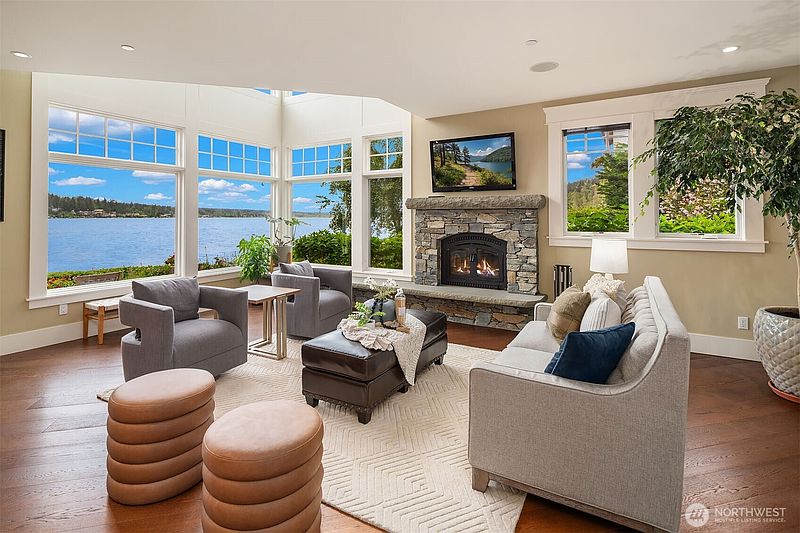 4th image of 2033 E Lake Sammamish Parkway NE