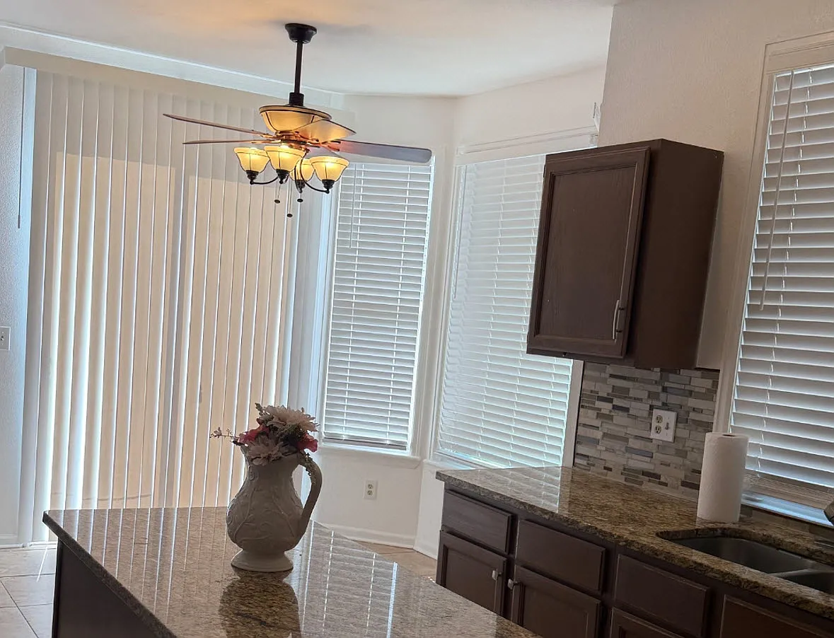 6 bed, 3500 sqft, $4,100 — Photo 4