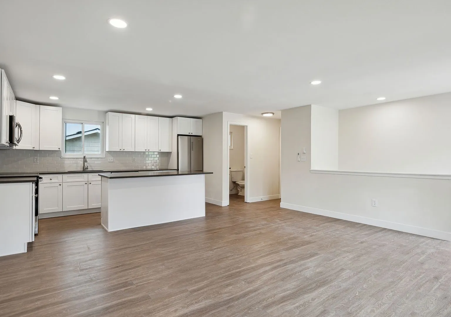 1421 Spruce Ave — Photo 4