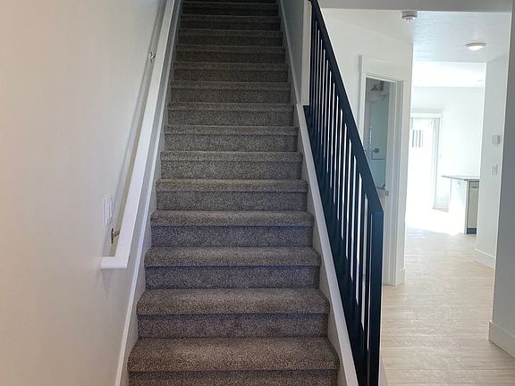 4th image of 447 Huckleberry Ln