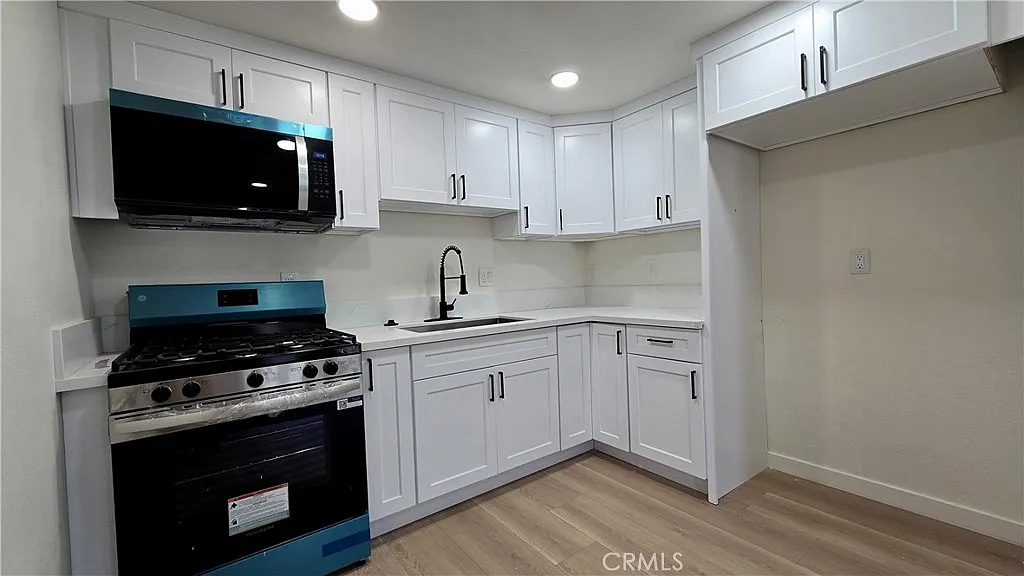 2 bed, 850 sqft, $2,400 — Photo 1