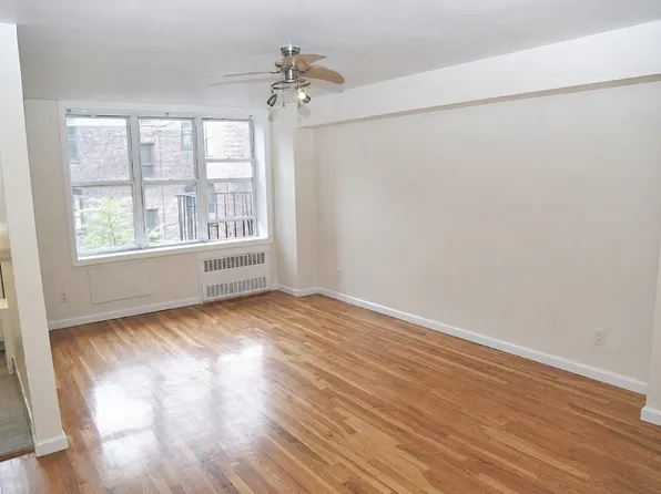 483 Ocean Parkway image 1 of 5