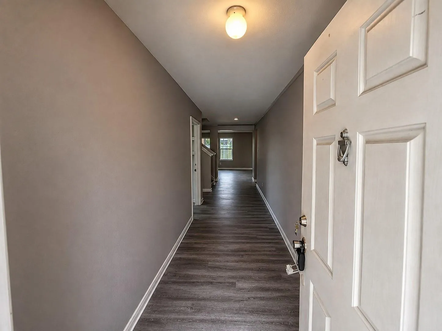 5 bed, 2.5 bath, 3304 sqft, $3,000 — Photo 2