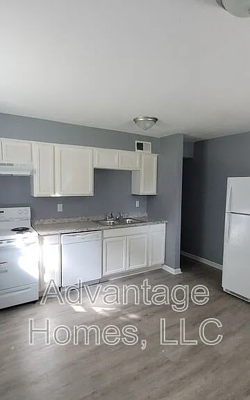 700 N 70th St — Photo 2