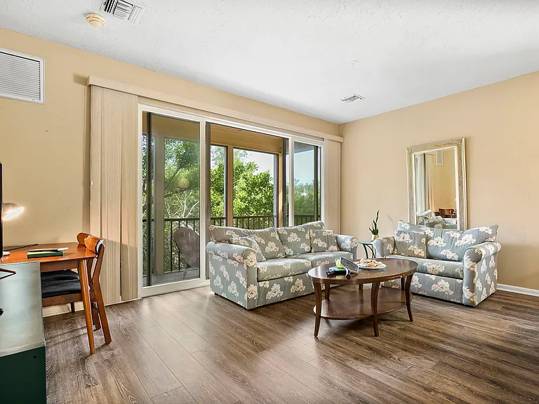 619 Cedars Ct — Photo 5
