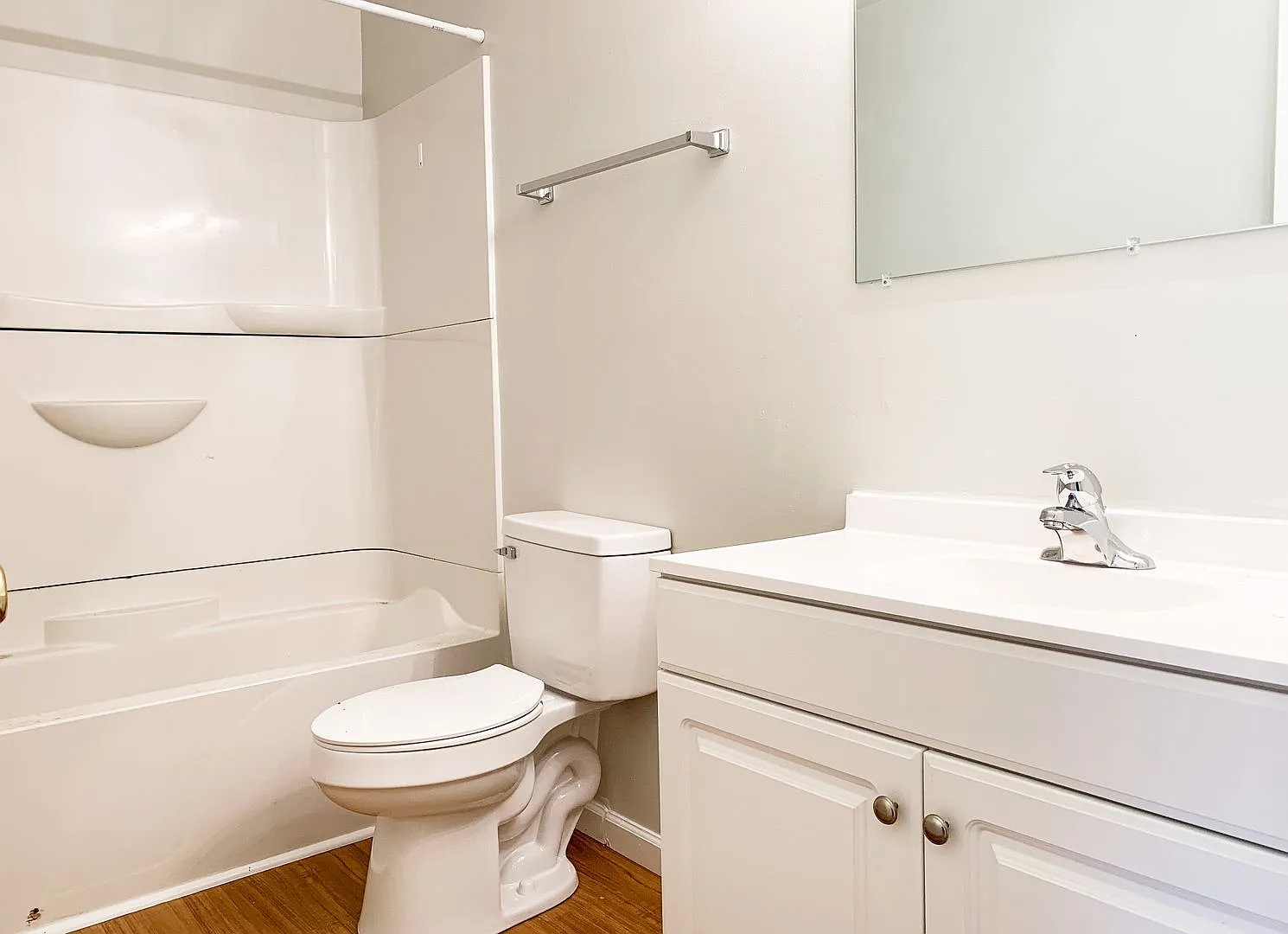 4 Bedroom 2.5 Bath Townhouse — Photo 2