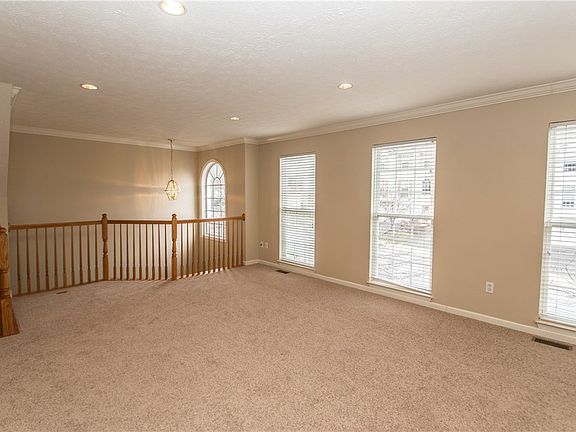 5th image of 649 Village Dr
