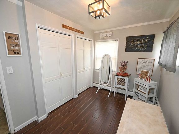 4th image of 26 Furrow Ln