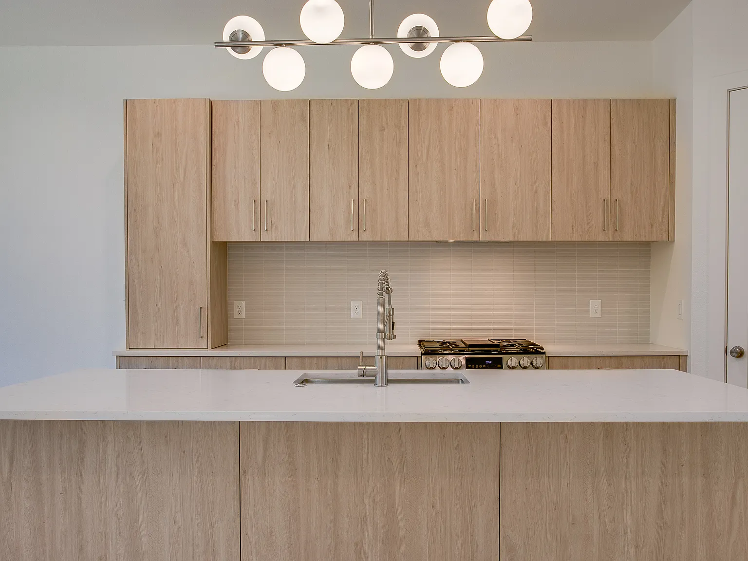 Stunning Luxury Home Steps from Bishop Arts! — Photo 3