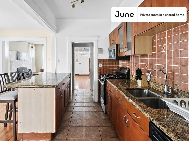 1334 Newton St NE #D — Photo 9