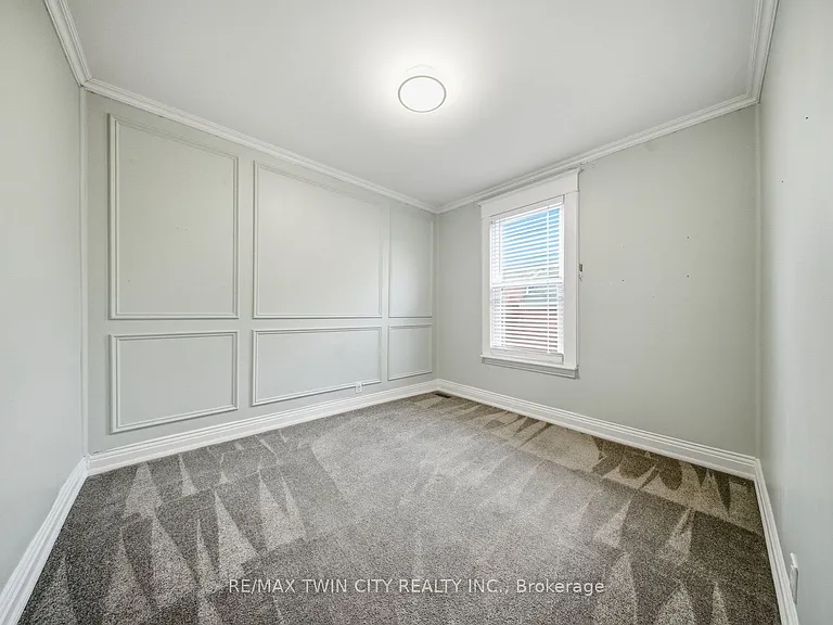 76 N Grey St E — Photo 18