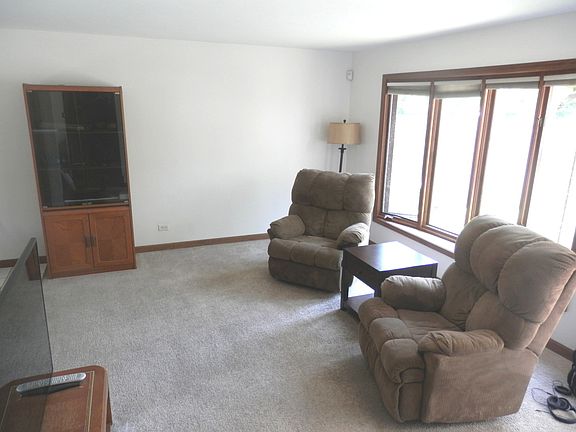 3rd image of 15047 Laramie Ave