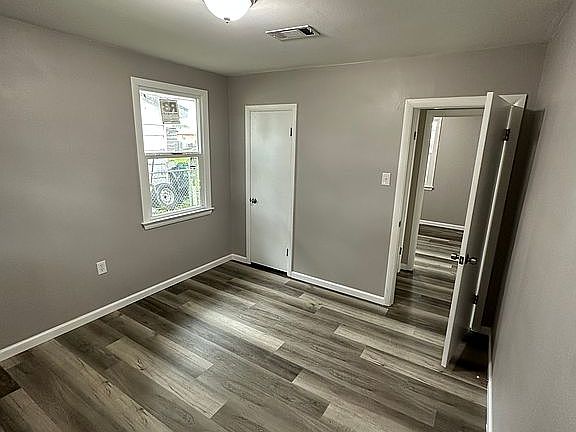 4th image of 407 Paris Ln