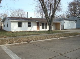 270 Rivers View Dr, Carpentersville, IL 60110