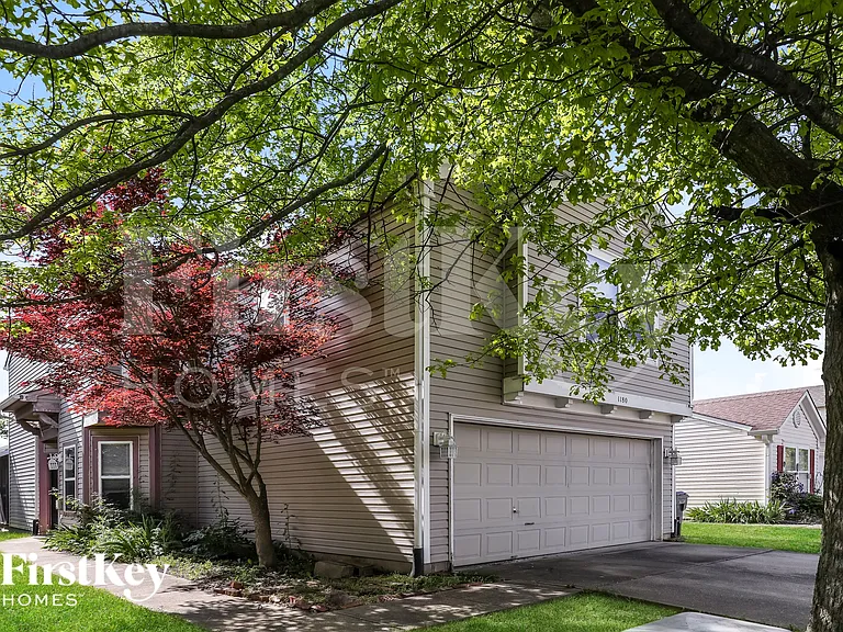 1180 Crescent Dr — Photo 2