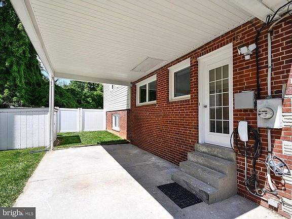 5th image of 9823 Singleton Dr