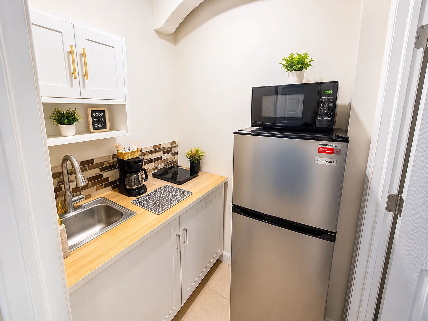 1 bed, 1650 sqft, $1,000 — Photo 1