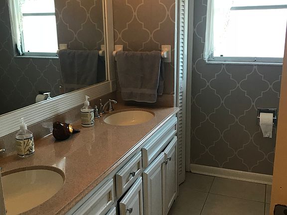 4th image of 7305 Meadowbrook Dr