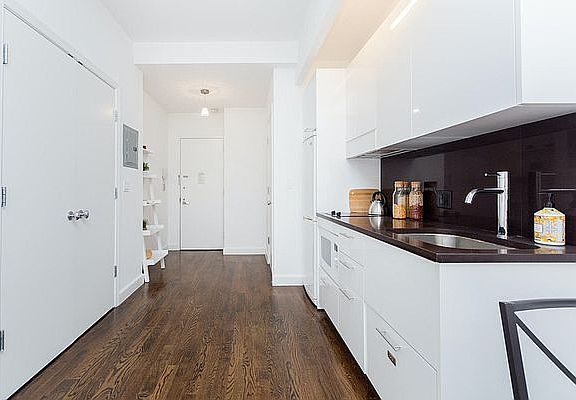 4th image of 212 W 91st St APT 1206