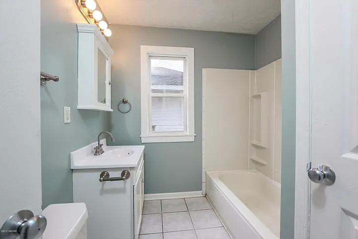 2042 Francis Ave SE — Photo 17