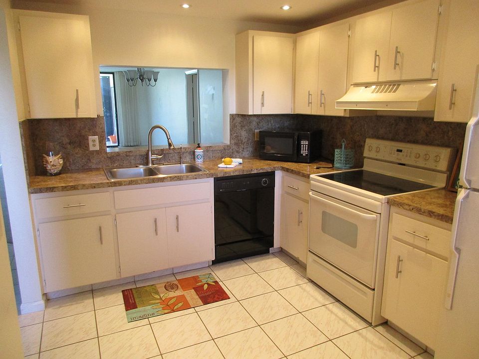 2nd image of 555 Banyan Tree Ln APT 404