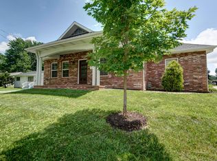 2020 E Valley Rd, Springfield, MO 65809
