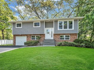 15 Oswego Pl, West Babylon, NY 11704