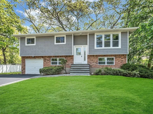 15 Oswego Place, West Babylon, NY 11704
