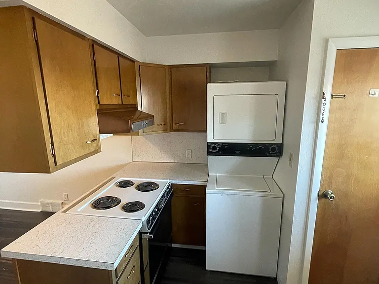 1749 Oxford Dr #2 — Photo 4