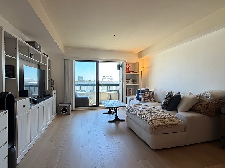 601 Van Ness Ave #504 — Photo 4