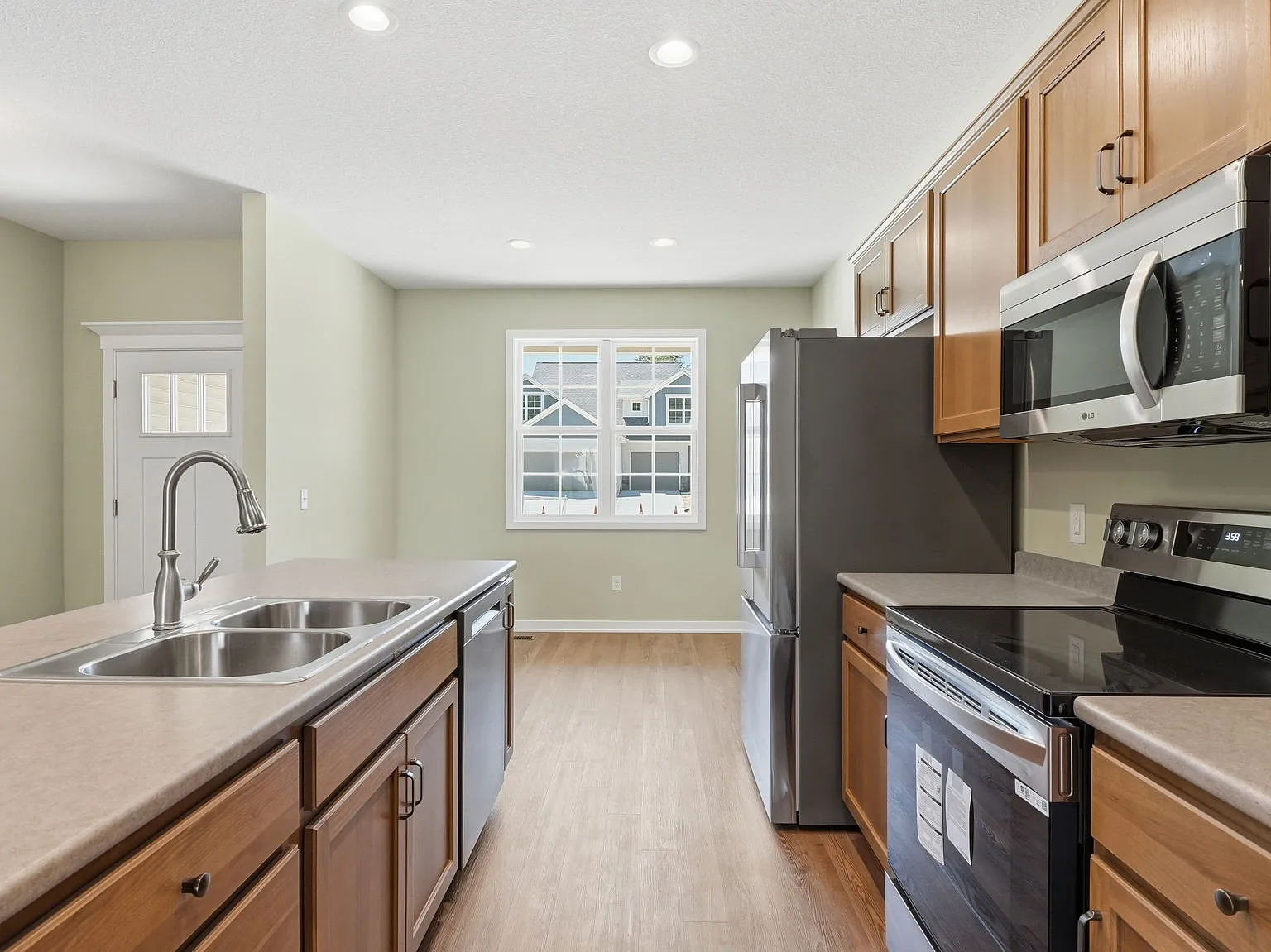2 bed, 1558 sqft, $1,895 — Photo 2