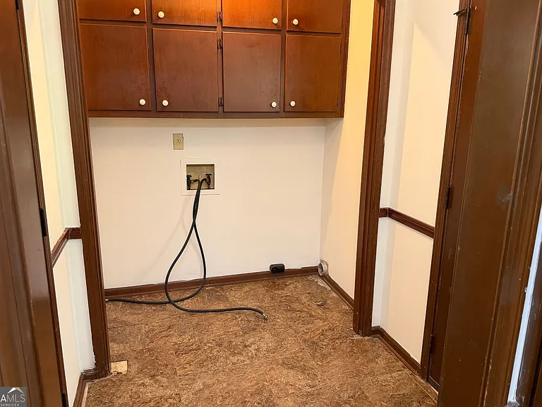310 Sharon Dr — Photo 11