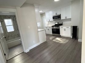 215 Ferry St, Everett, MA