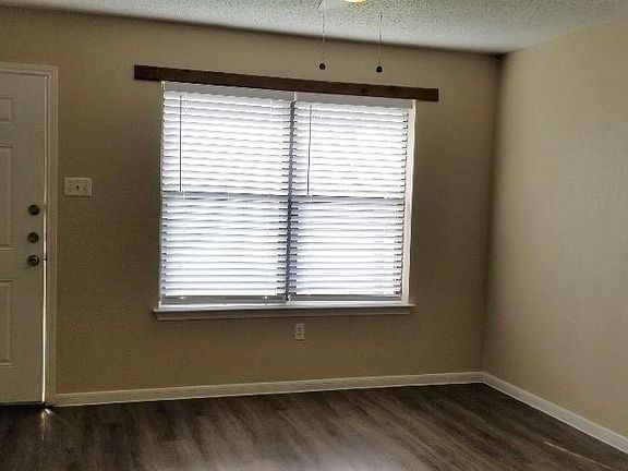 3rd image of 104 Horseshoe Dr #B