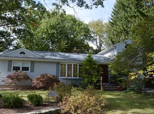10 Grobel Pl, Park Ridge, NJ 07656