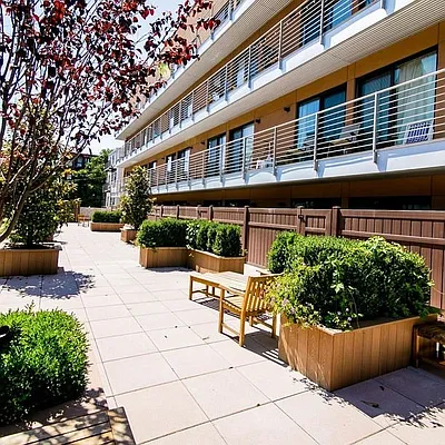 Rented by Nooklyn NYC LLC | media 101