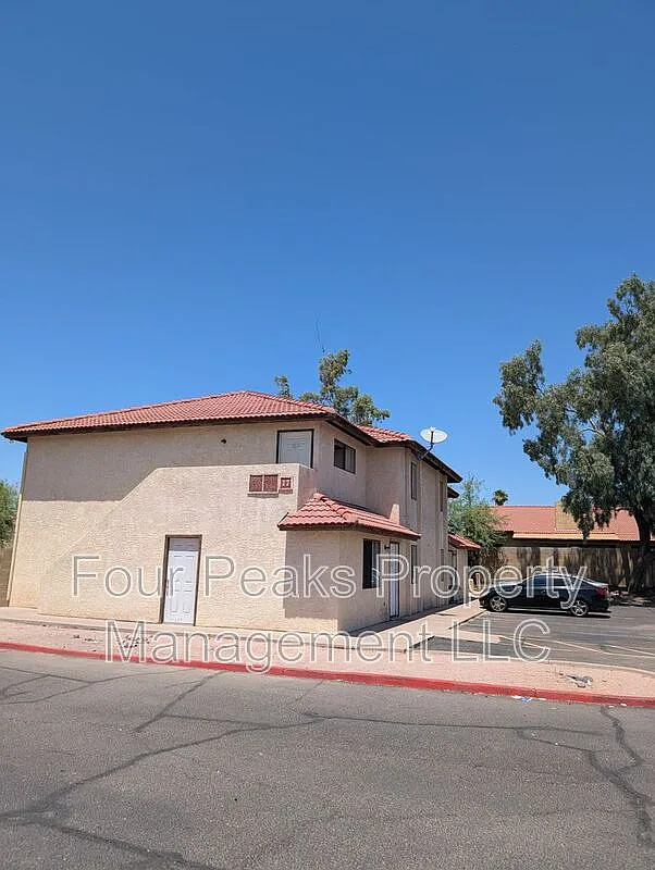 2 bed, 2.0 bath, 903 sqft, $1,050 — Photo 1