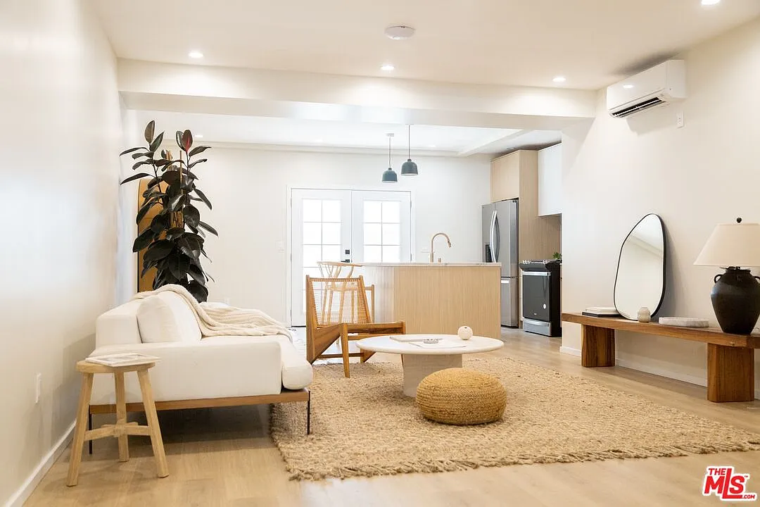 2 bed, 1.0 bath, 650 sqft, $2,799 — Photo 4