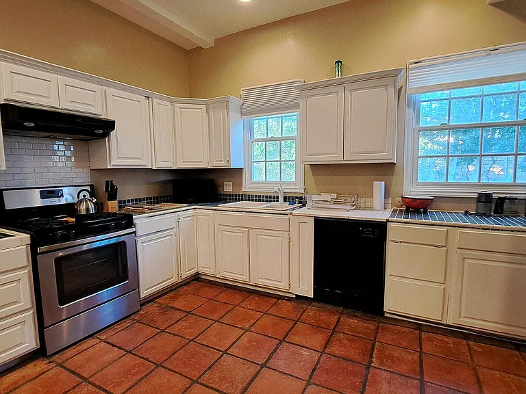 5910 Kanan Dume Rd — Photo 8