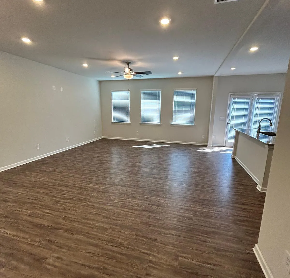 4 bed, 2.5 bath, 2100 sqft, $2,095 — Photo 3