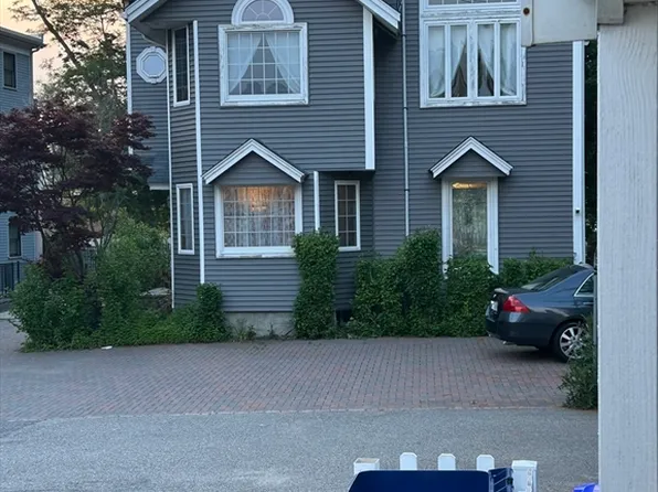 39-39R Spring St, West Roxbury, MA 02132