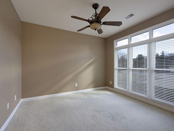 3rd image of 141 Stoners Glen Dr