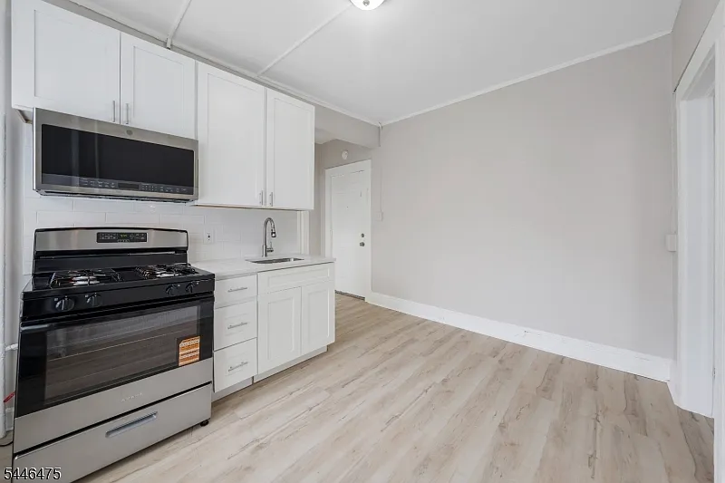 1 bed, 1.0 bath, $1,700 — Photo 3